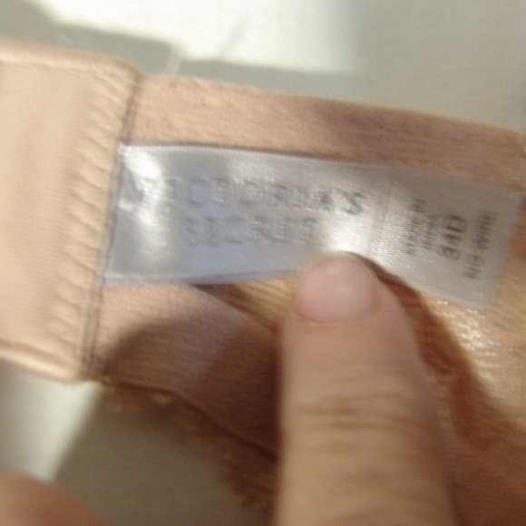 Victoria's Secret Lacy Padded Push Up Bra Sz 34D - Picture 3 of 4